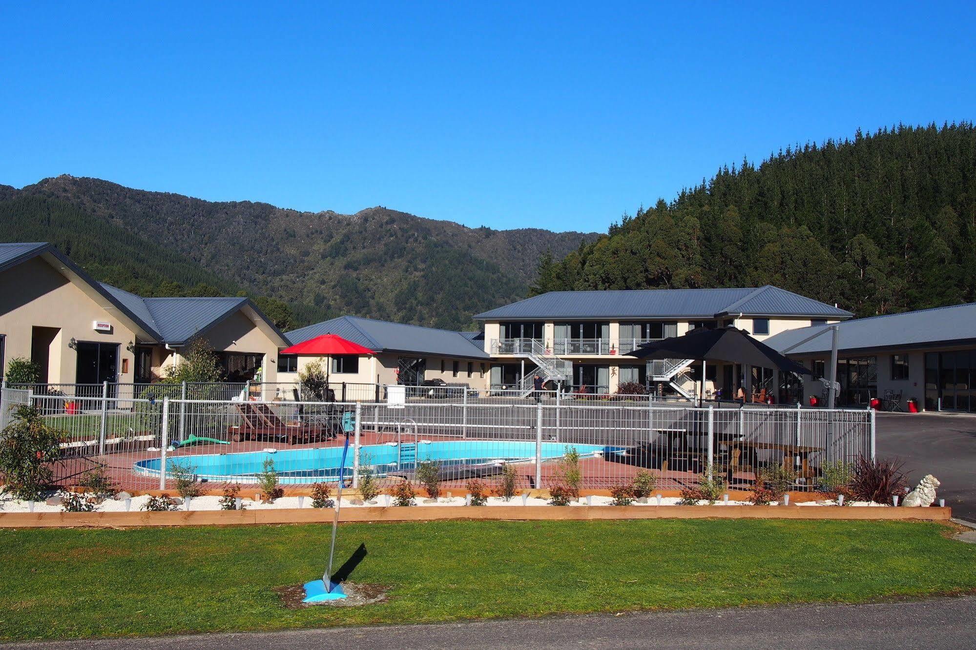 Linkwater Motel And Backpackers Extérieur photo